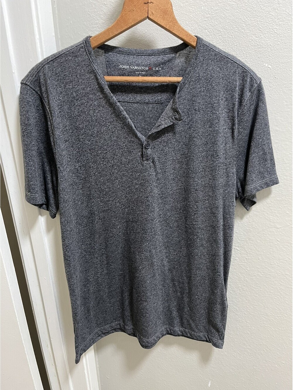 John Varvatos U.S.A. Henley Shirt Mens M Gray Short Sleeve